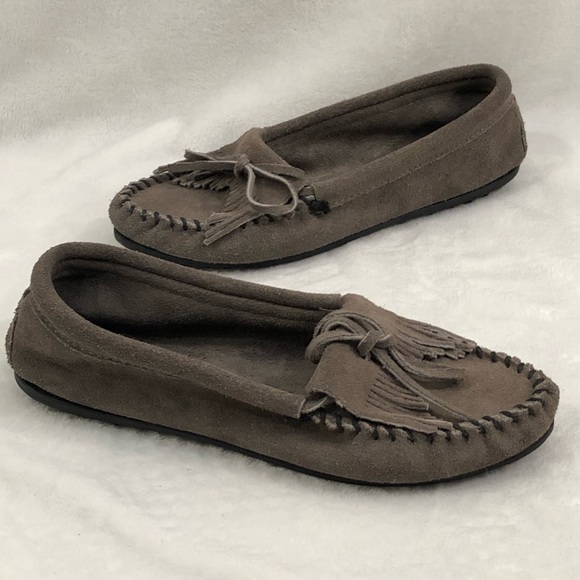 Minnetonka Kilty Hardsole Grey Suede Slip On Moccasins Slippers Shoes Womens 7.5 - Picture 2 of 10